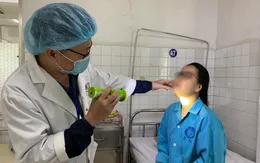 Bóc tách khối u nang vùng sàn miệng hiếm gặp