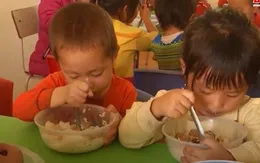 Nâng cao chất lượng bữa ăn bán trú trong những ngày đông rét