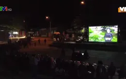 Vượt núi, băng rừng để chiếu phim cho người dân vùng cao