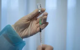 Tây Ban Nha lập danh sách công khai những người từ chối tiêm vaccine COVID-19
