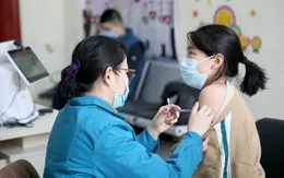 Nhiều người Trung Quốc sẵn sàng chi tiền để về nước tiêm vaccine