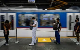 Philippines dọa phạt roi người vi phạm giãn cách xã hội