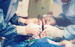 Vỡ thận chỉ từ ... một viên sỏi niệu quản
