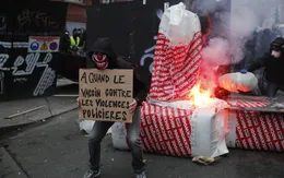 Biểu tình bạo loạn phản đối luật an ninh mới tại Paris, 22 người bị bắt