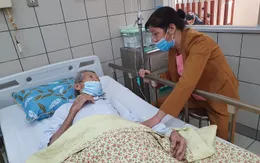 20 năm nuốt nghẹn, cụ ông 82 tuổi lần đầu ăn hết một bát cháo sau khi được phẫu thuật
