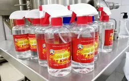 Đại học Bách khoa Hà Nội có thể sản xuất hơn 1.000 lít dung dịch sát khuẩn của/ngày
