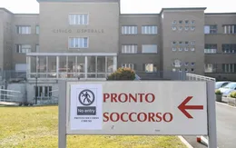 Số ca nhiễm COVID-19 tăng mạnh lên 79, Italy phong tỏa nhiều điểm nóng