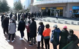 Hàn Quốc cấp khẩu trang miễn phí cho người thu nhập thấp