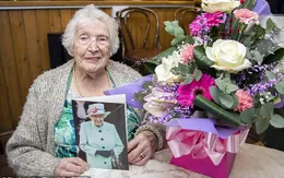 Bất chấp dịch COVID-19, cụ bà 105 tuổi vẫn quyết tổ chức tiệc sinh nhật ở quán pub