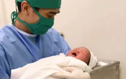 Vừa chào đời, bé sơ sinh có cân nặng 6,1kg