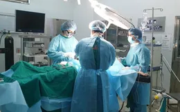 Vỡ ruột thừa nguy kịch, bệnh nhân được cấp cứu trong khu cách ly