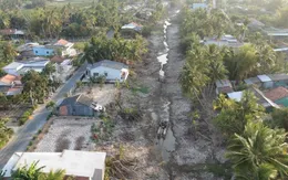 Nhiều kênh rạch tại Tiền Giang khô cạn vì nắng hạn