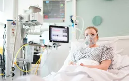 Anh cải tiến Máy thở áp lực dương liên tục (CPAP) để phục vụ điều trị bệnh nhân nặng