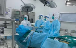 Đang cách ly, thiếu niên 16 tuổi phải mổ cấp cứu vì viêm ruột thừa