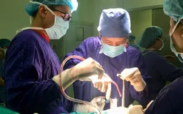 Thay khớp háng thành công cho người bệnh 85 tuổi suy thận mãn, huyết áp cao