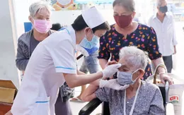 Khám bệnh tại nhà cho người cao tuổi, hạn chế người tập trung