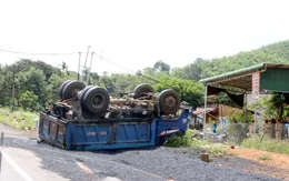 Va chạm với xe tải, người phụ nữ tử vong thương tâm