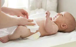 Lưu ý trong chăm sóc trẻ sơ sinh khi giao mùa