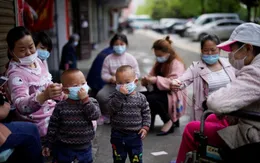 Đeo khẩu trang gây nguy hiểm cho trẻ dưới 2 tuổi