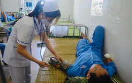 Hỏng một mắt, dập nát hai tay do sử dụng vật liệu nổ lúc đánh bắt hải sản