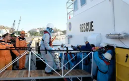 Cứu nạn thuyền viên bị thương khi đánh bắt hải sản ở Trường Sa