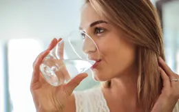 Uống nước đúng cách để giải nhiệt hiệu quả