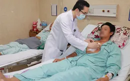 Nối xương ức bằng nẹp vít cứu bệnh nhân bị ngã từ trên cây cao xuống