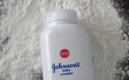 Johnson&Johnson bồi thường tiền tỷ do sản phẩm chứa chất gây ung thư