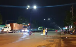 Truy tìm tài xế tông xe khiến đôi nam nữ chết thảm giữa đường ở Bình Dương
