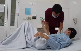 Phát hiện mẫu giun chưa từng xuất hiện ở Việt Nam, dài tới 60cm, trong cơ thể nam thanh niên