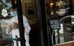 Thị trường việc làm Mỹ bất ngờ hồi phục mạnh mẽ