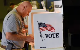 Nước Mỹ và nguy cơ bùng phát dịch COVID-19 trước thềm bầu cử