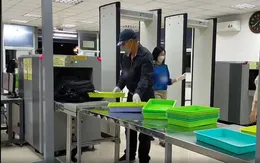 Hành khách đi máy bay giấu ma túy trong cạp quần