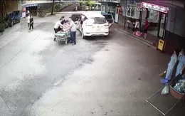 Cấp cứu sản phụ sinh con trên xe taxi