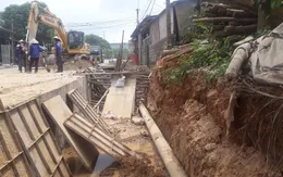 Sập tường khi đang lắp ống nước, 2 công nhân thương vong