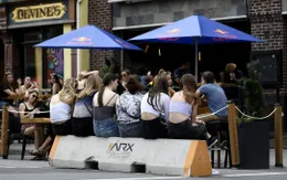 Canada cảnh báo nguy cơ từ các quán bar và nông trang
