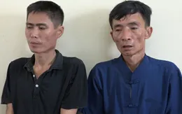 Tạm giữ 2 đối tượng nghiện ma túy thủ "hàng nóng" và 25 viên đạn