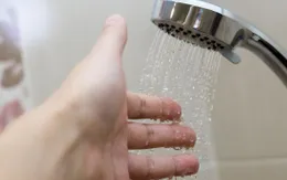 Tắm nước ấm giúp giảm tình trạng trầm cảm hiệu quả