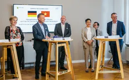 300.000 khẩu trang từ Quỹ Môi trường Xanh Việt Nam đến tay người dân CHLB Đức