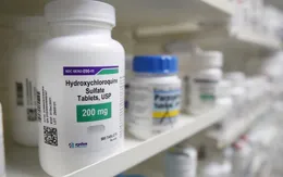 WHO ngừng thử nghiệm thuốc chống sốt rét và thuốc chữa HIV trong điều trị COVID-19
