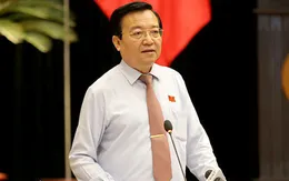 Giám đốc Sở GD&ĐT TP.HCM bị phê bình nghiêm khắc vì dùng tiền ngân sách đi nước ngoài