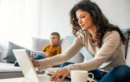 Tác hại “ngầm” khi làm việc tại gia quá lâu