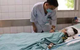 Ngã trong lúc đá bóng, bé gái 4 tuổi chấn thương sọ não nặng