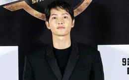 Song Joong Ki lần đầu tiên xuất hiện công khai sau loạt tin đồn tình ái