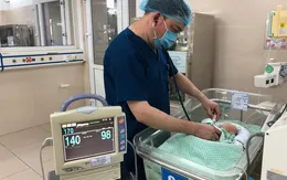 Bé bị bỏ rơi giữa khe tường ở Hà Nội: Tình trạng nhiễm trùng tăng lên