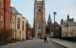 Mỹ kêu gọi các trường đại học rút vốn khỏi cổ phiếu Trung Quốc