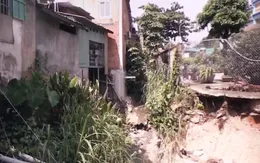 Dự án cống thoát nước dừng giữa chừng, nhiều nhà dân đổ sập xuống sông