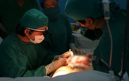 Phục hồi vòng một cho phụ nữ mất mô tuyến vú