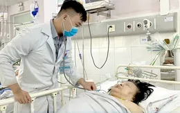 Tự ý tăng liều thuốc uống, một phụ nữ nguy kịch