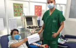 Nhân viên y tế hiến tiểu cầu cứu bệnh nhân COVID-19 nguy kịch